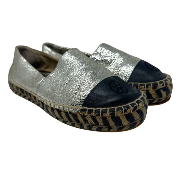 Tory Burch Silver Metallic Monogram Logo Leather Cap Toe Espadrilles Size 8.5 - Picture 4 of 14